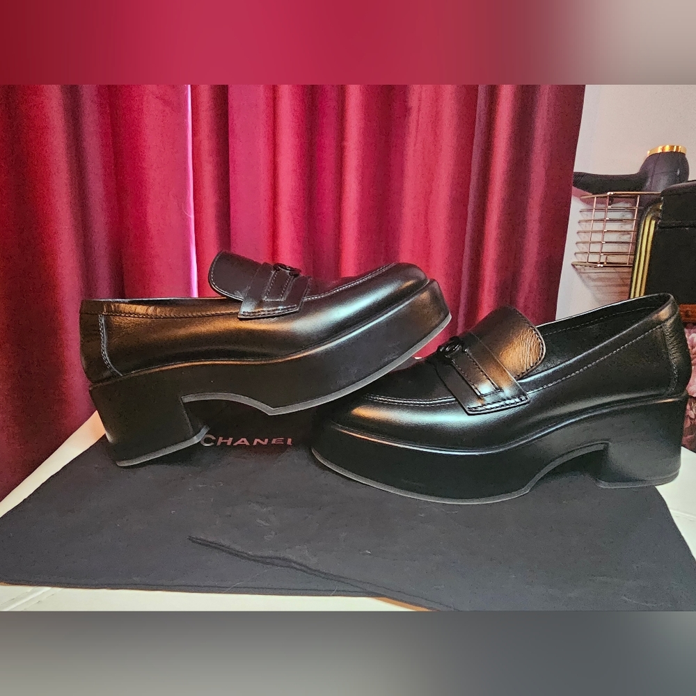 Chanel loafers size 8 EUC